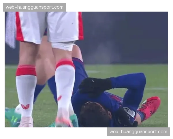 消息:塞尔塔新援后腰因训练中模拟压迫导致肌肉不适,将缺阵两周 消息:塞尔塔新援后腰因训练中模拟压迫导致肌肉不适,将缺阵两周