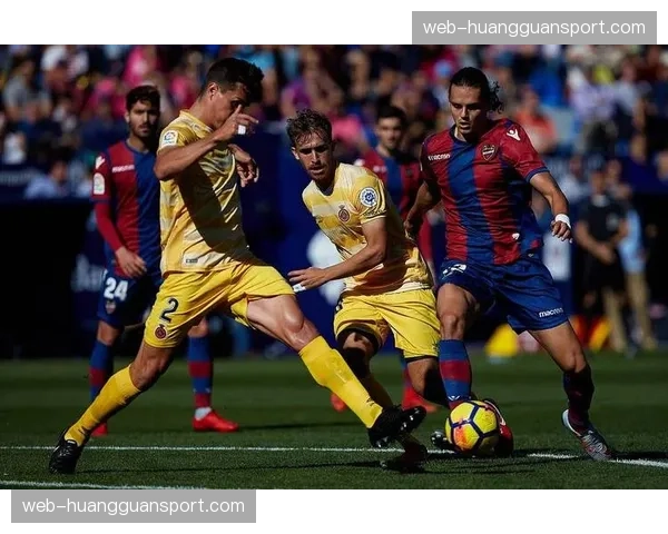 西甲即时:赫罗纳vs比利亚雷亚尔,多夫比克头球破门,主队1-0领先 西甲即时:赫罗纳vs比利亚雷亚尔,多夫比克头球破门,主队1-0领先