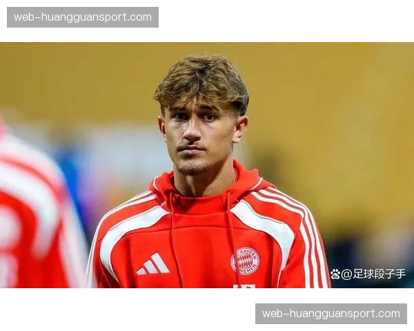 基米希与帕夫洛维奇坐镇拜仁中场，负责掌控节奏和拦截对手进攻